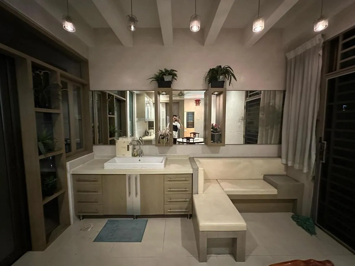 Semid Cozy Home In Mount Austin Toppen Aeon Fix To 14Pax With 4Br Johor Bahru Holiday home