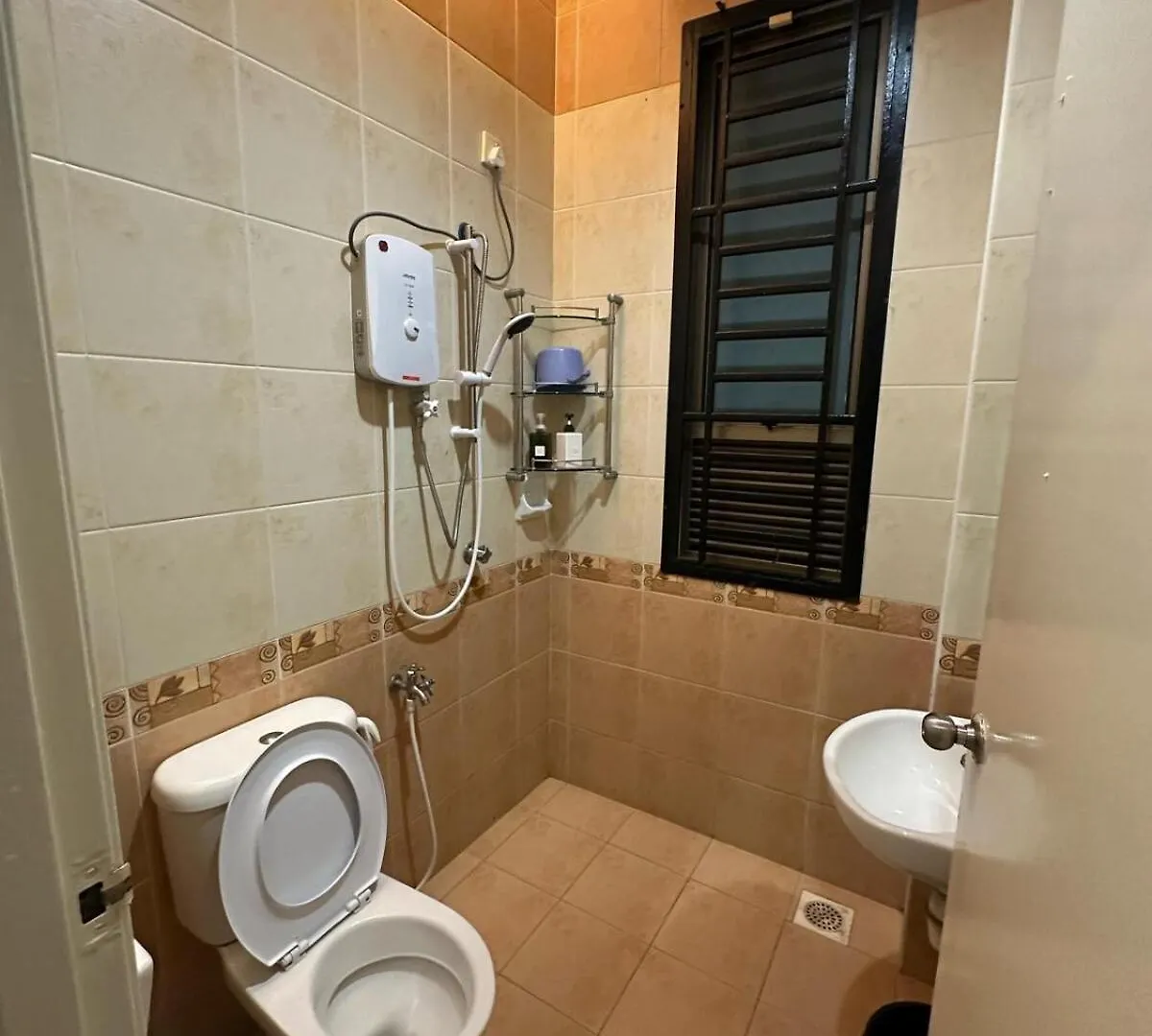 Semid Cozy Home In Mount Austin Toppen Aeon Fix To 14Pax With 4Br Johor Bahru Holiday home