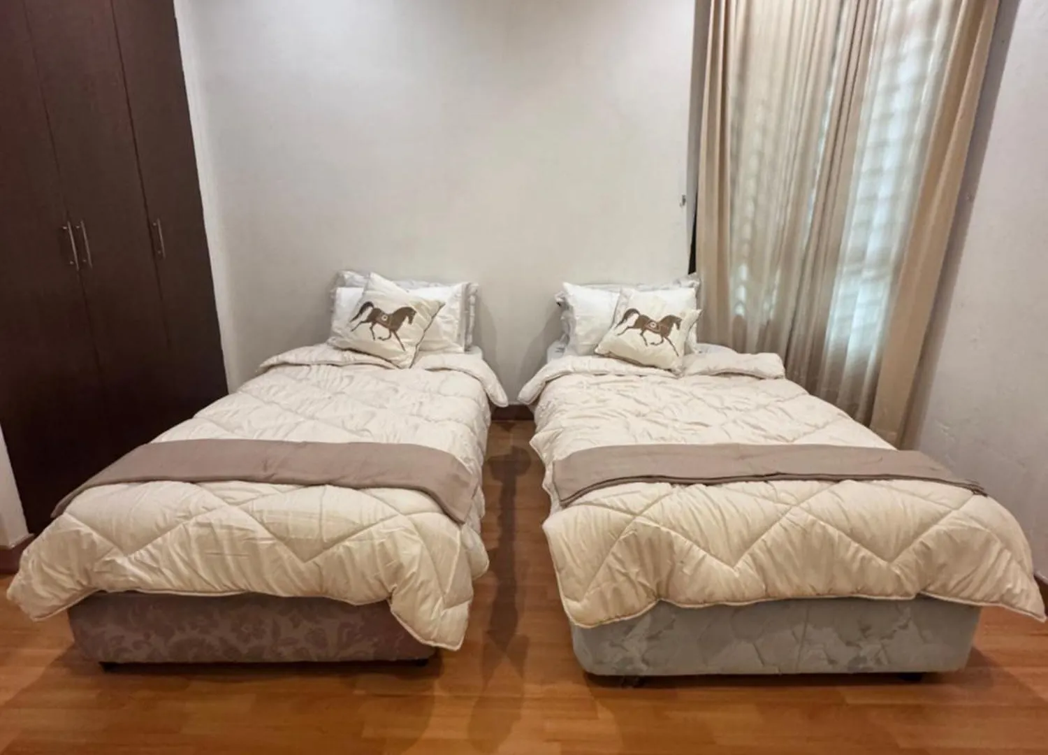 Semid Cozy Home In Mount Austin Toppen Aeon Fix To 14Pax With 4Br Johor Bahru 0*,