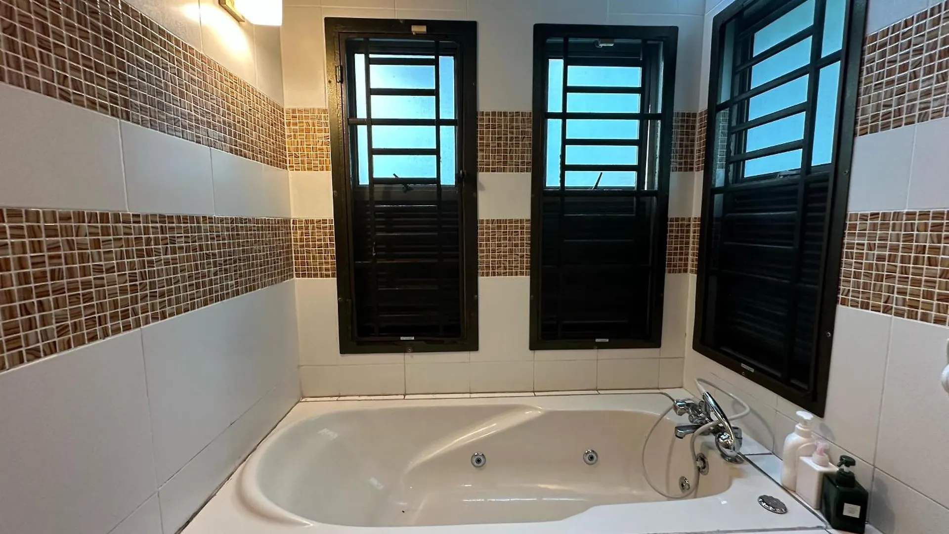 Semid Cozy Home In Mount Austin Toppen Aeon Fix To 14Pax With 4Br Johor Bahru